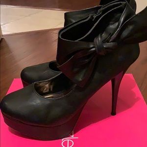 Black booties with bow